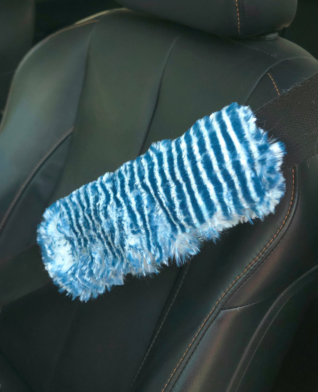 2 Seatbelt Covers - Bayou Arctic Owl and Raindrop Hide