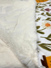 Load image into Gallery viewer, 60x90 Honey Bee Hut with Natural Bunny